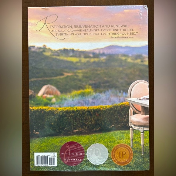 NWT Coffee Table Healthy Cookbook; Wrapped; 300 Beautiful Pages; MSRP $75 - Picture 2 of 8